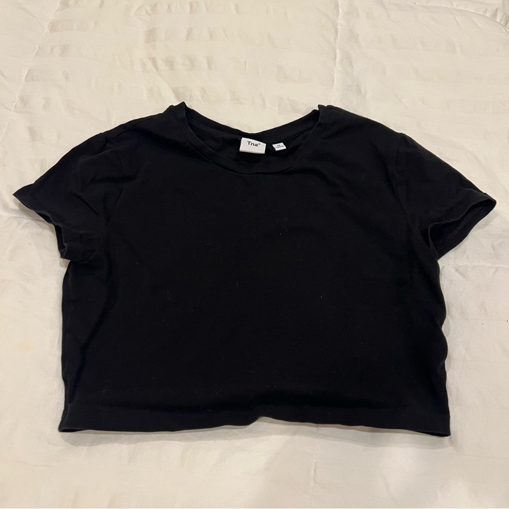 Aritzia tna black crop tee size medium